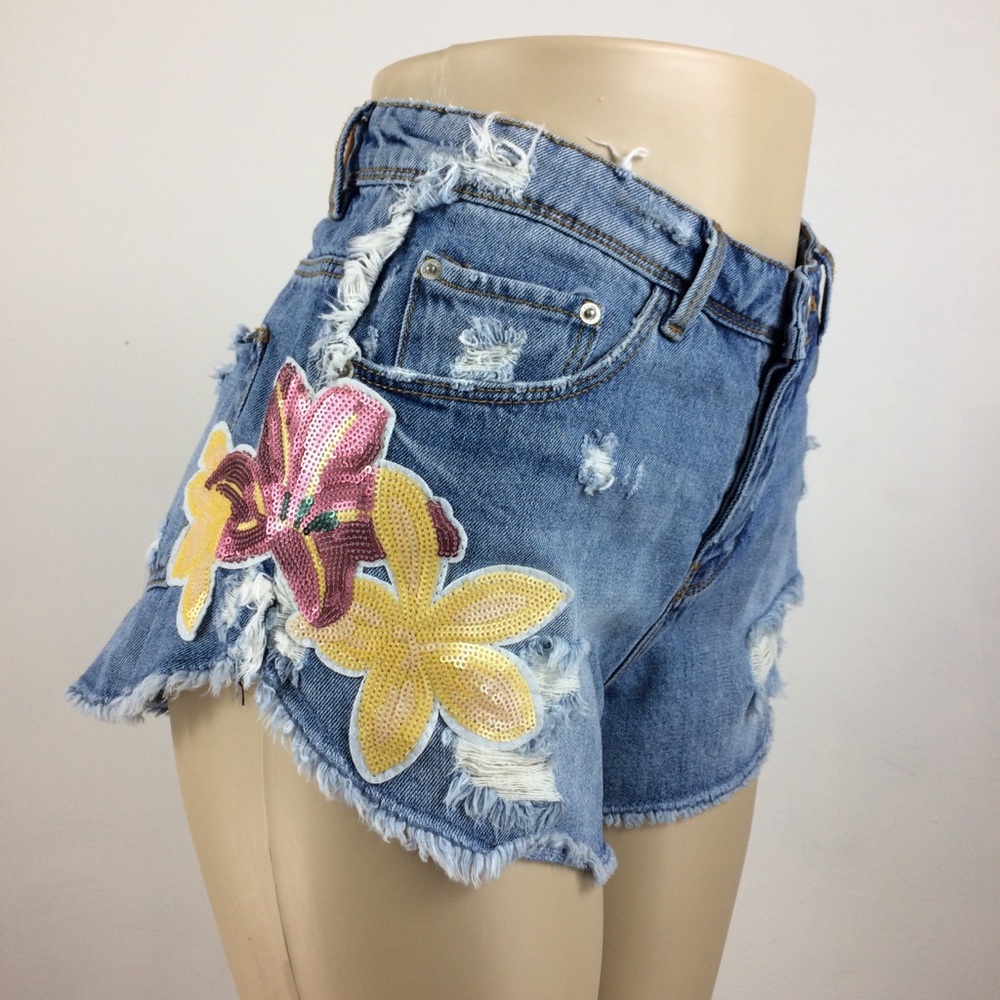 Zara Denim shorts with Flowers - size 4
